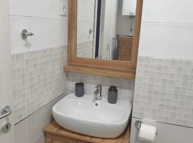 Blues Private Parking * 诺威萨